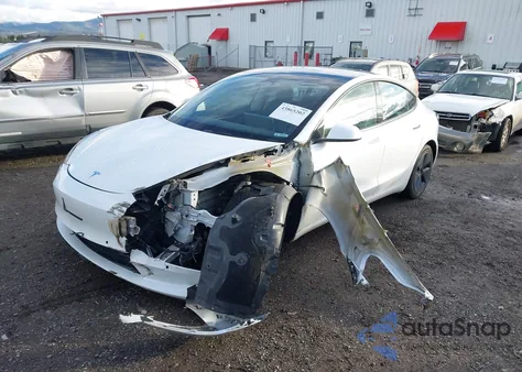 2022 Tesla Model 3 Long Range Dual Motor All-Wheel Drive z USA, uszkodzony, nr VIN 5YJ3E1EB2NF210249